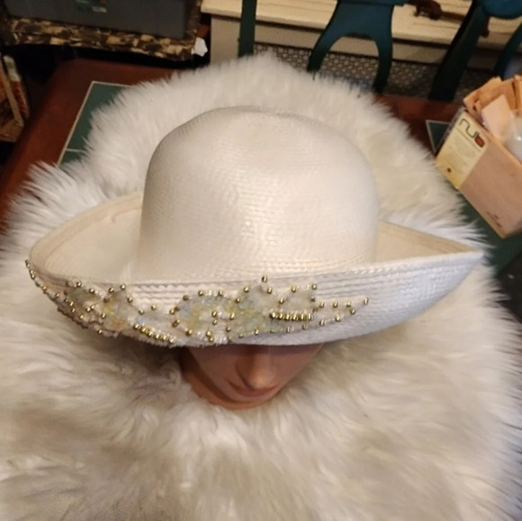 Vintage‎ embellished white hat - Picture 4 of 7